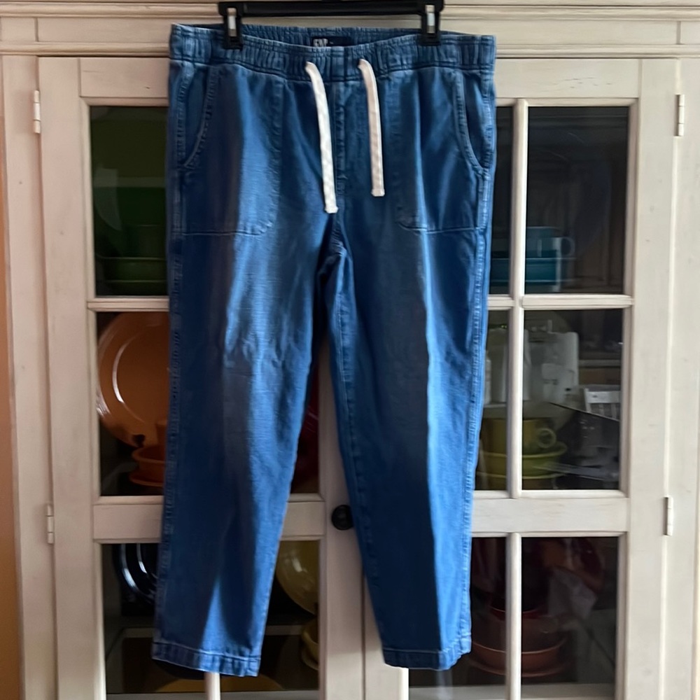 🌷LIKE NEW🌷GAP EASY CROP JEAN SIZE LARGE 23”L 17”W